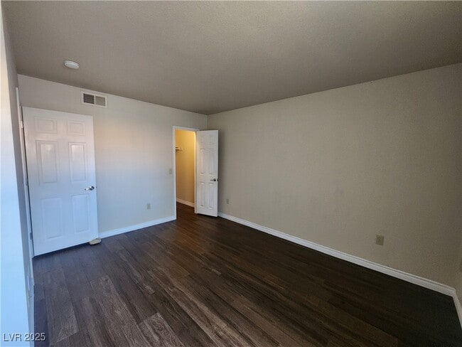 Building Photo - 2606 S Durango Dr