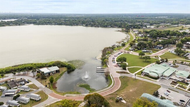 Building Photo - 600 N Lakewood Ave