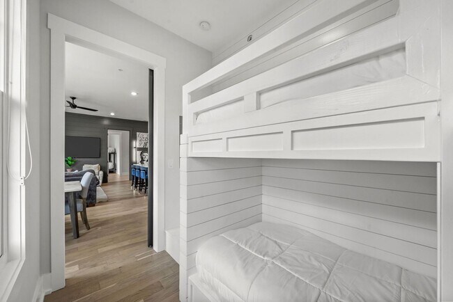 Building Photo - 119 Acklen Park Dr