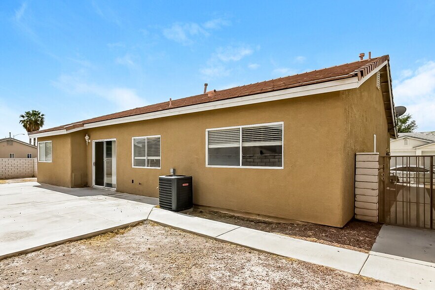 Building Photo - 2306 Hollow Oak Ave