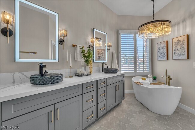 Building Photo - 8848 Rainbow Ridge Dr