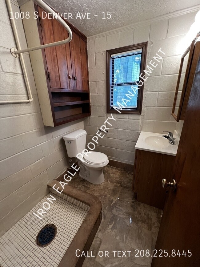 Building Photo - 1008 S Denver Ave