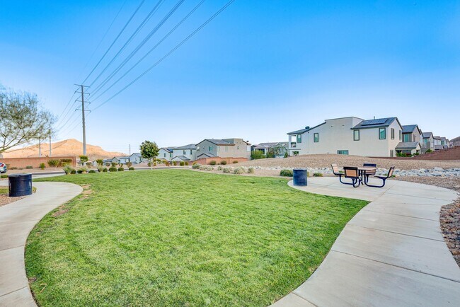 Building Photo - Like new, split-level, 3 bed, 2.5 bath, with bonus room & Strip views in West Las Vegas!