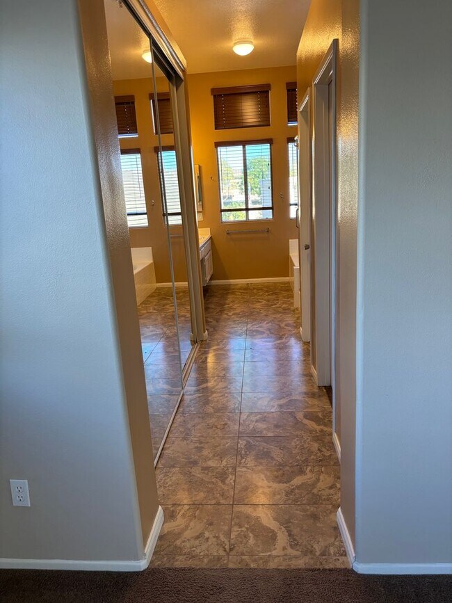 Building Photo - 10463 Graham Ct