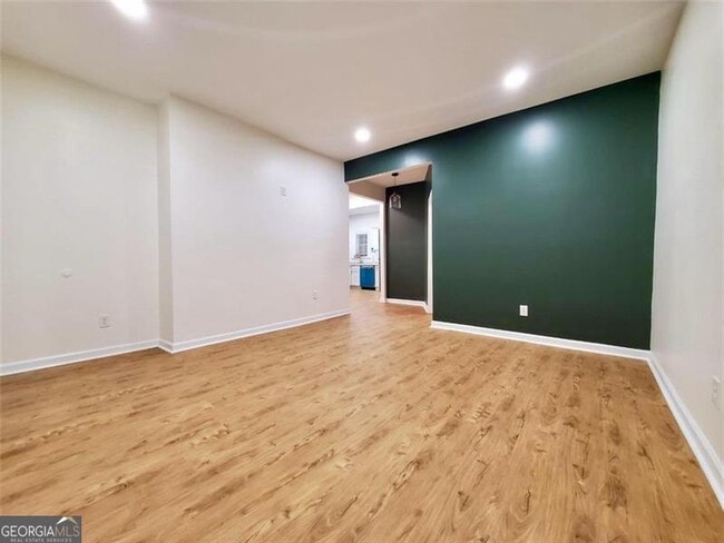 Building Photo - 1834 Walker St