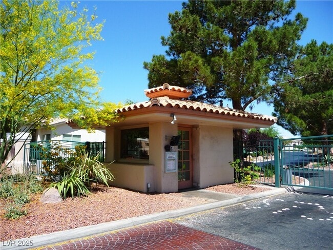 Building Photo - 4913 Forest Oaks Dr