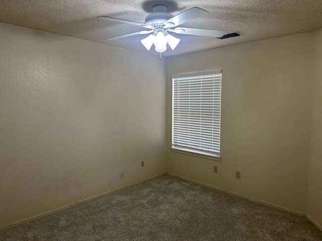 Building Photo - Southwest Lubbock 2 Bed 2 Bath 2 Car Garage