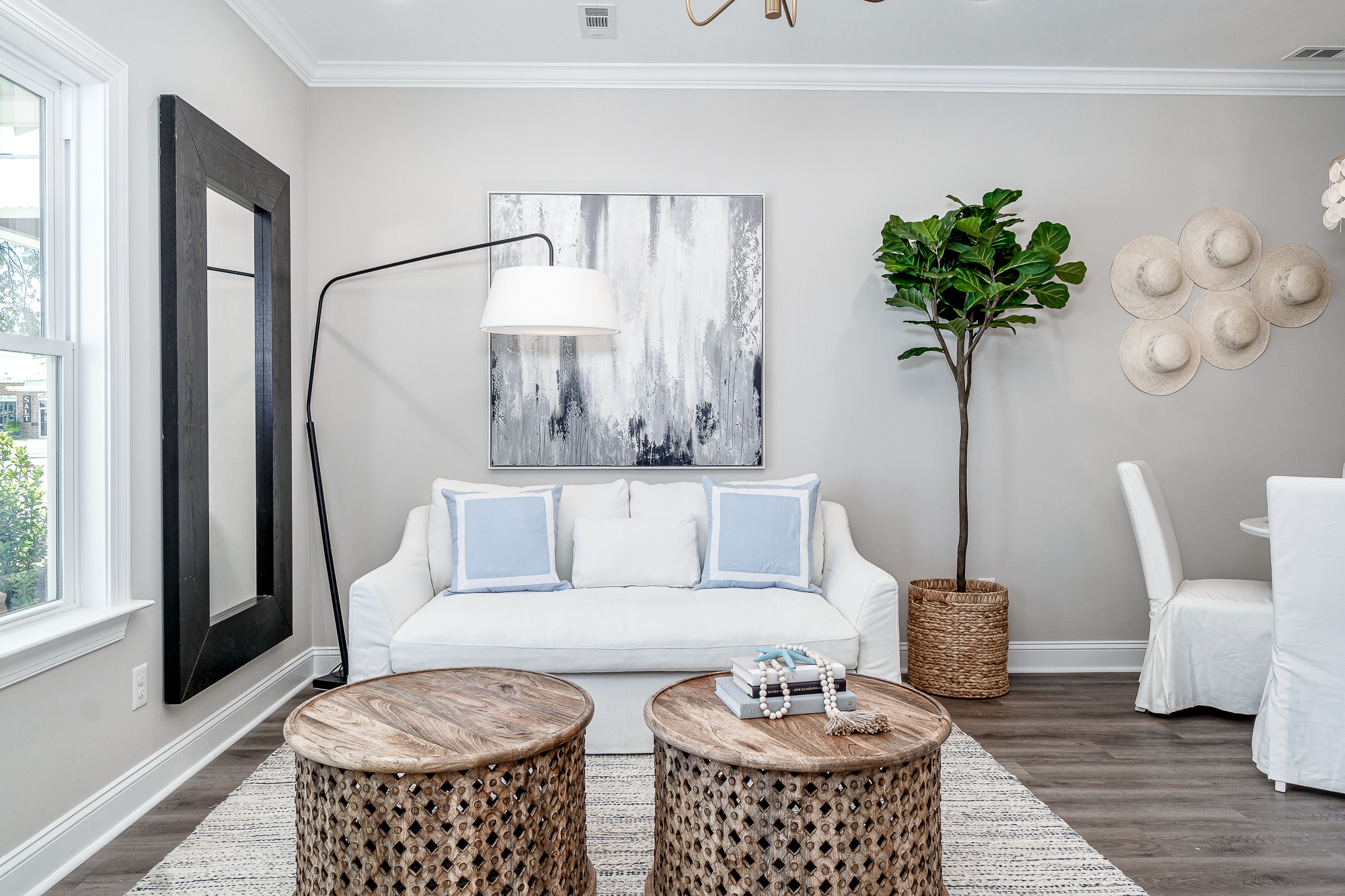 Brand new beach cottage! Public beach access at end of the street (4 min walk)! The sofa pulls out to a queen-size bed! - 103 S 13th St