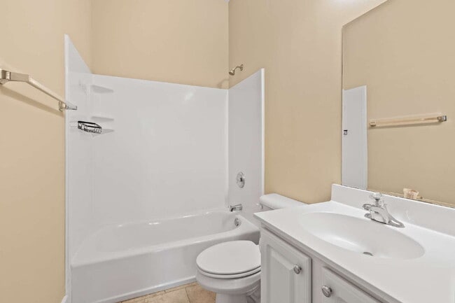 Building Photo - Upscale Historic 3BR/2BA Condo with Rare Garage Parking in the Heart of Downtown Savannah