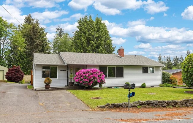 Building Photo - LOW RENT!Beautiful 4Bed2Bath House!PRIME h...