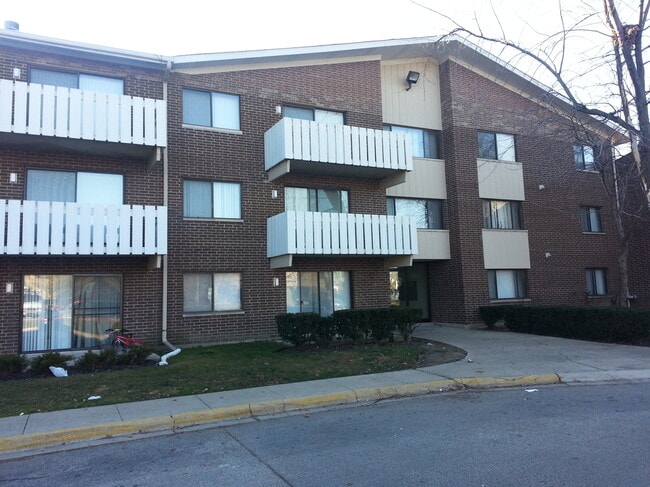 Building Photo - 2000 Bayside Dr