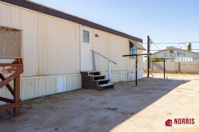 Building Photo - Manufactured home with NO HOA and Plenty o...