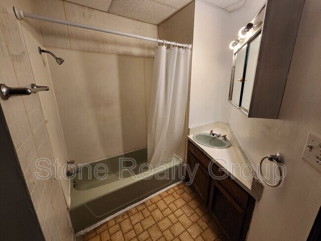 Building Photo - 509 S 5th St