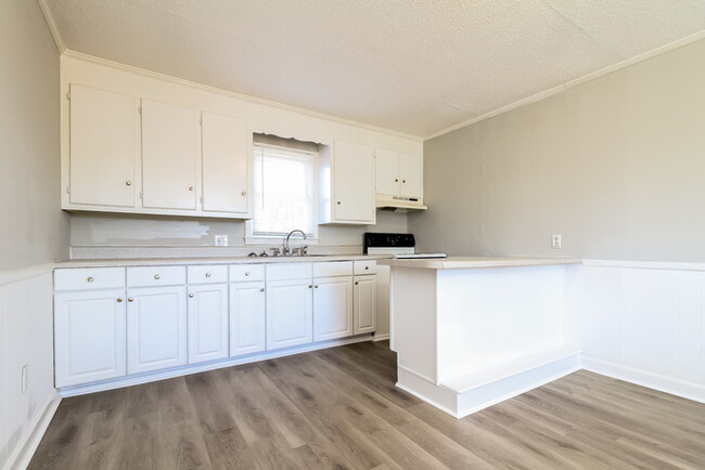 Building Photo - 649 Woodmont Cir