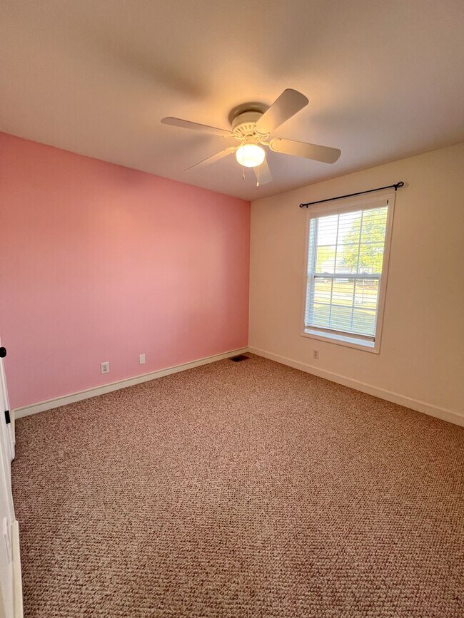 Building Photo - Beautiful Single-Family Home! Bonus Room, ...
