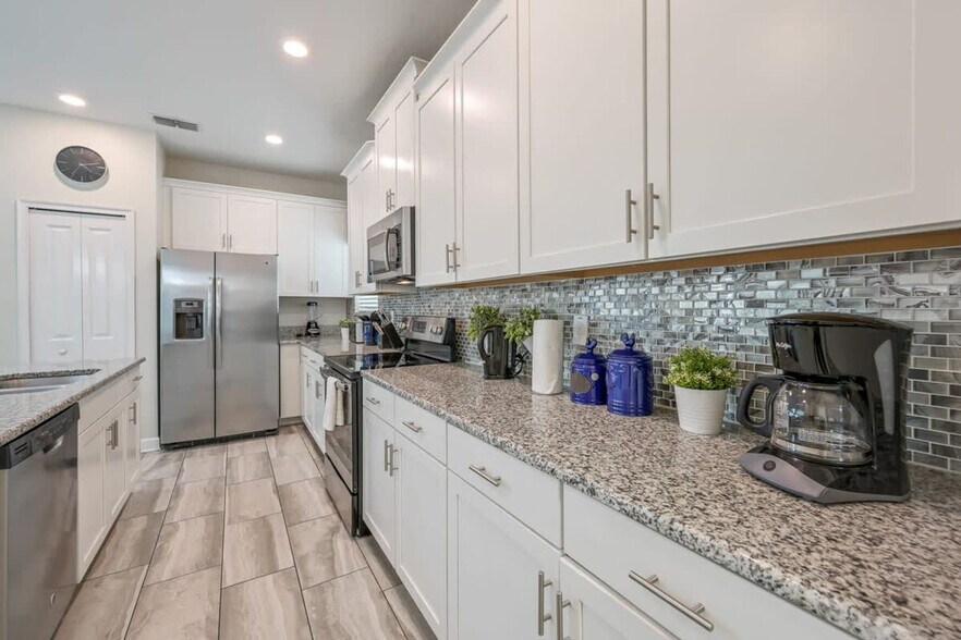 Building Photo - 4789 Kings Castle Cir