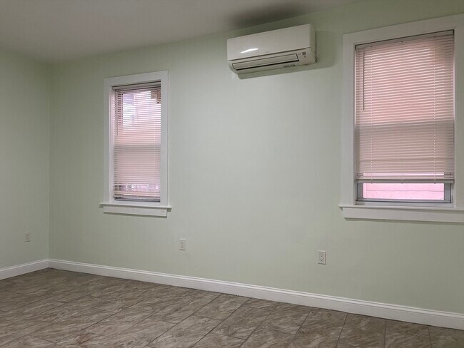 Building Photo - 343 Highland Ave