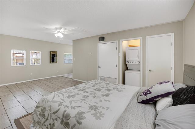 Building Photo - 3315 Rogers Ave