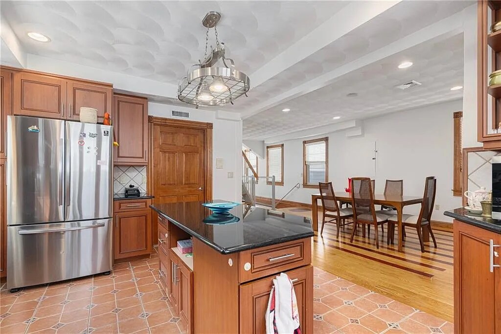 Building Photo - 18 Piedmont St