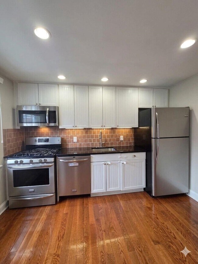 Building Photo - 112 Darwin Ave