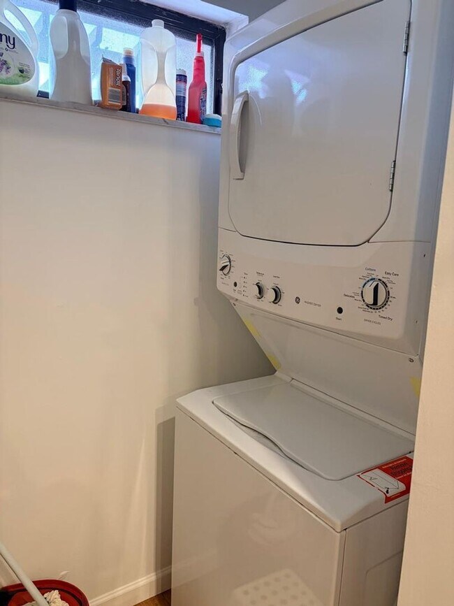 Building Photo - 1641 Fairway Rd