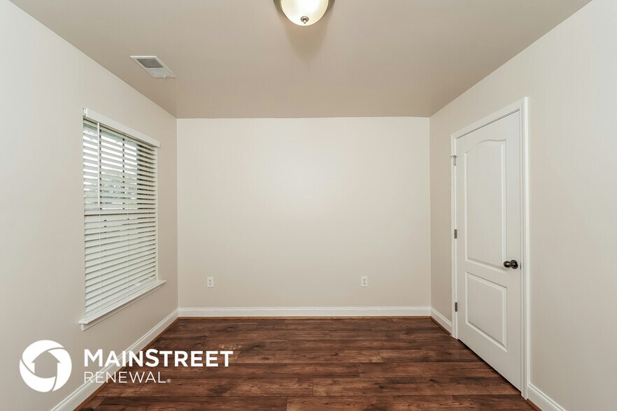 Building Photo - 6916 Meadow Ridge Dr