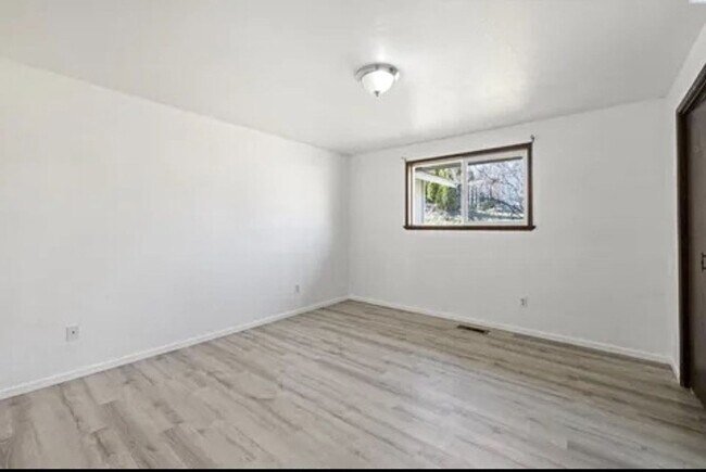 Building Photo - Elegant 4-Bedroom Home on a Corner Lot in ...