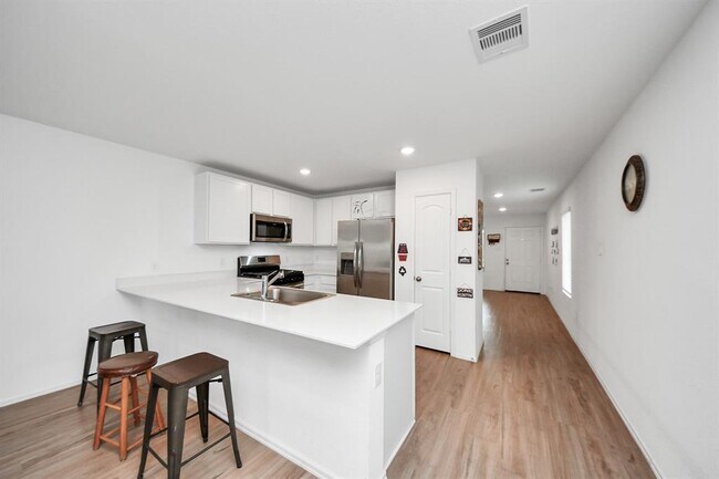 Building Photo - 7319 Clover Chase Dr