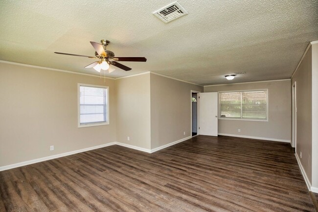 Building Photo - ** 3 bed 2 bath located in Dalraida **Call...