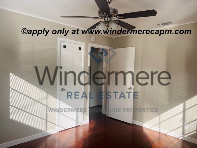 Building Photo - Unbeatable location! ! East Sac 2 bedroom 1 bath Duplex!!