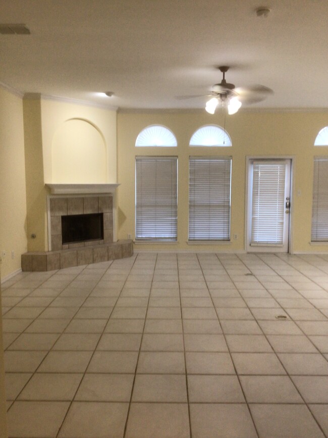 Building Photo - 13554 Peseta Ct