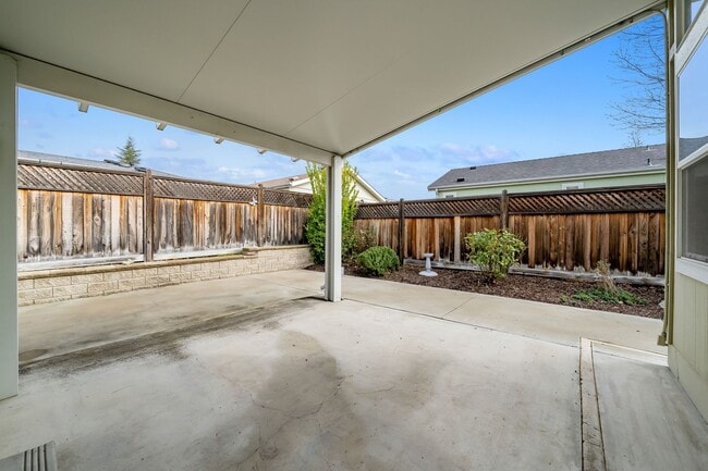 Building Photo - Large 3/2 Home in 55 & Older Community