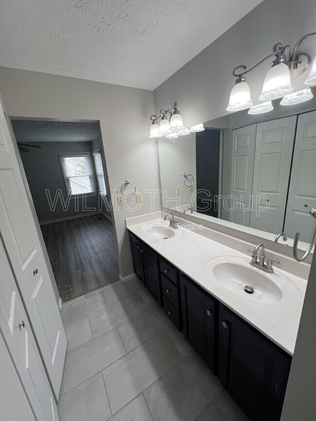 Building Photo - 2611 N Delaware St