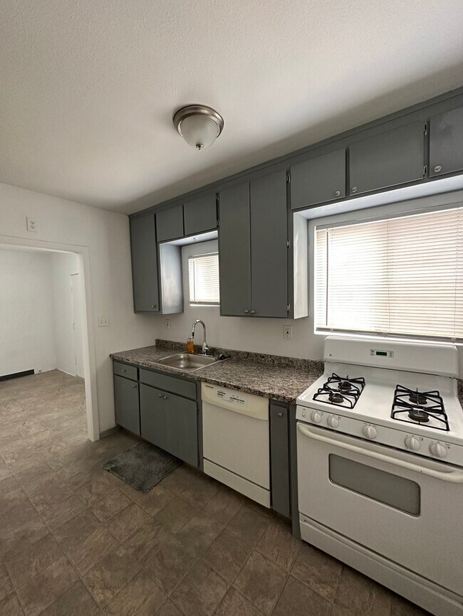 Building Photo - 2 Bedroom 1 Bath House