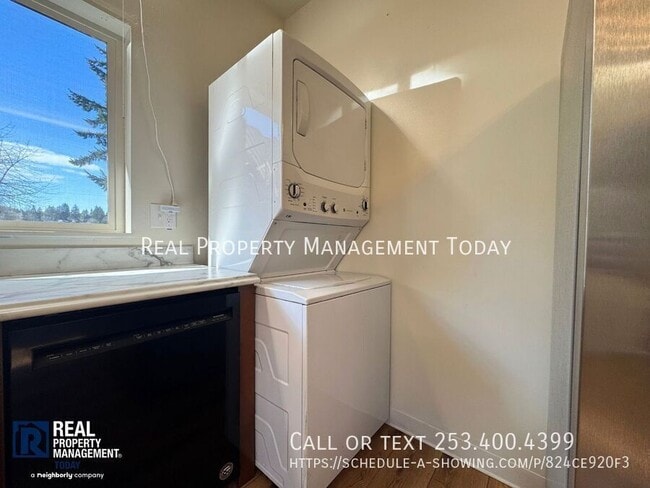 Building Photo - 9009 Randall Dr