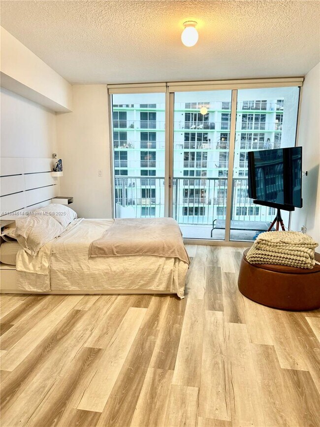 Building Photo - 1750 N Bayshore Dr