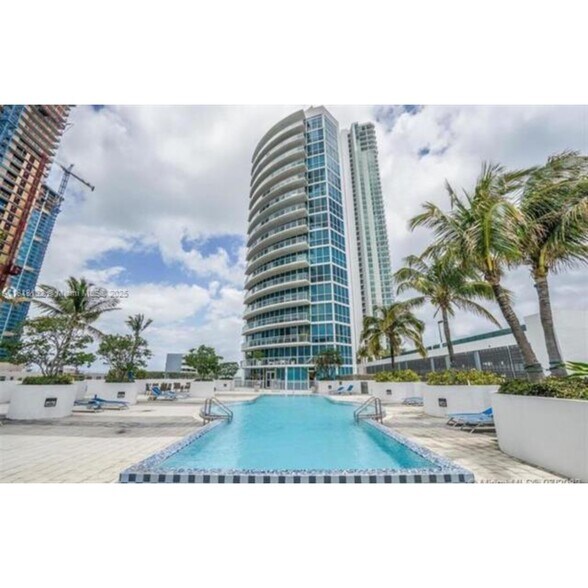 Building Photo - 480 NE 30th St