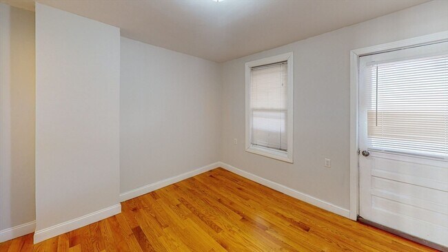 Building Photo - 67 Marion St