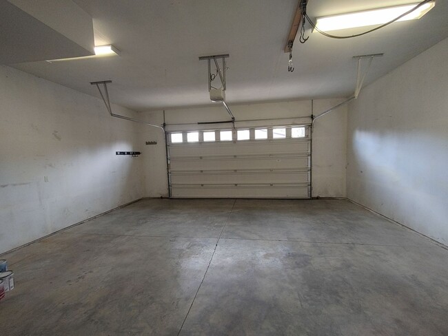 Building Photo - Stunning Renaissance Home, 5 bedroom 3 ful...