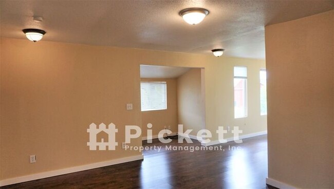 Building Photo - 3 Bedroom Poulsbo Farmhouse With Lots Of C...