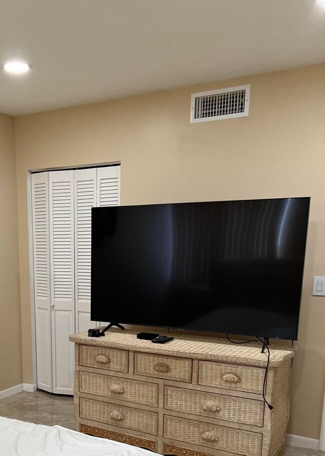 Building Photo - 1605 S US Hwy 1