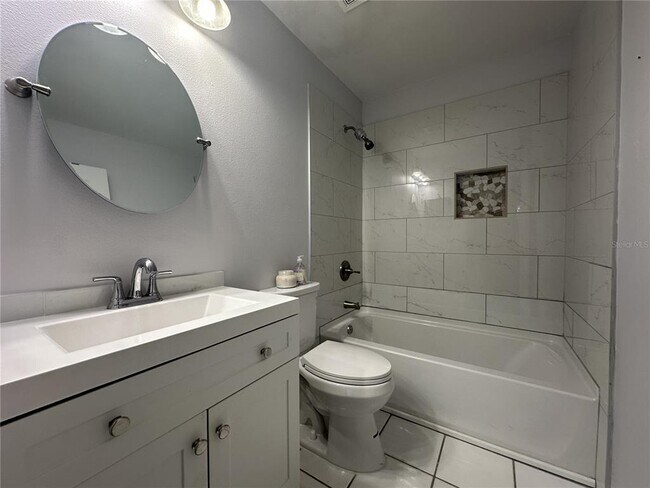 Building Photo - 308 S Bungalow Park Ave