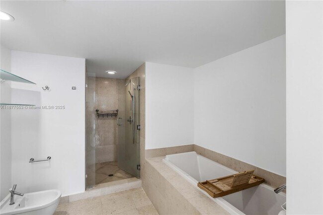 Building Photo - 475 Brickell Ave