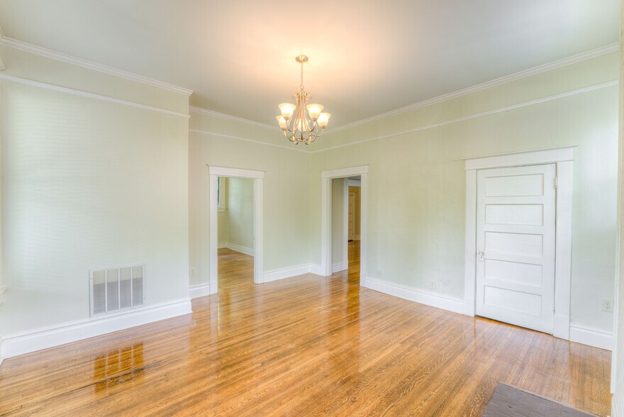 Building Photo - 1526 N Parkway