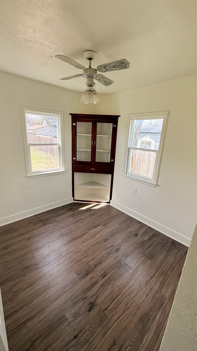 Building Photo - 428 3rd St