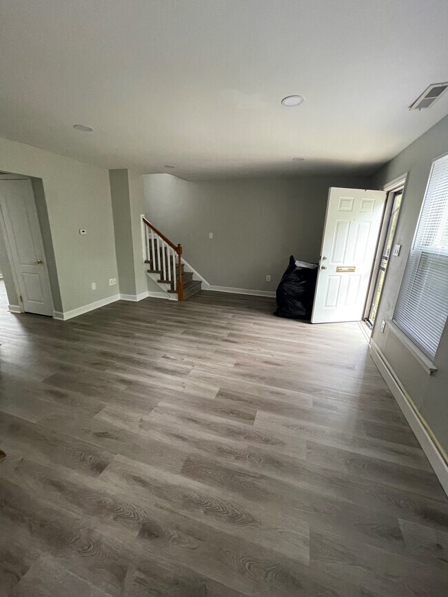 Living Room - 1901 Addison Rd S