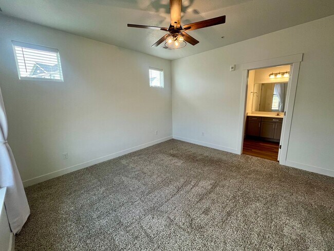 Building Photo - Lovely Condo Located In Saratoga Springs, UT