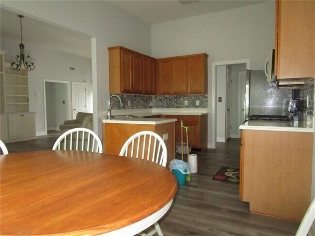 Building Photo - 110 Saltcreek Point NE