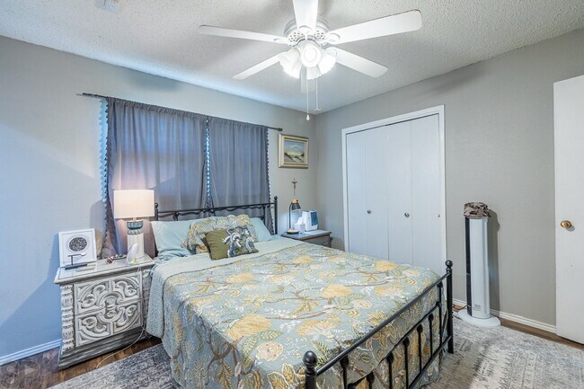 Building Photo - Charming 3 bedroom, 2 bath in Great Location!