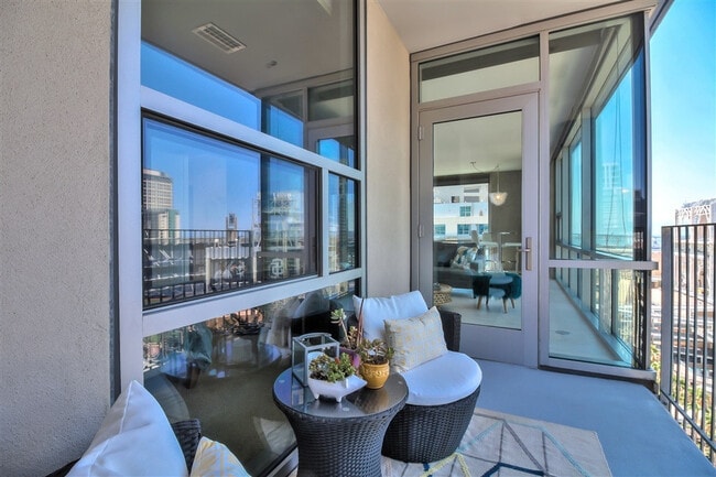 Building Photo - East Village 13th floor condo with panoramic views